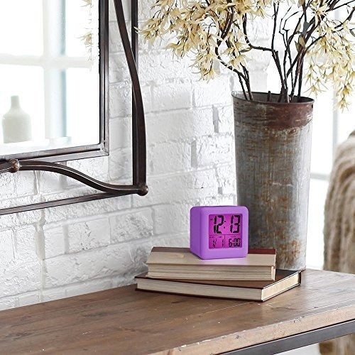 Reloj de viaje con repetición y luz nocturna púrpura