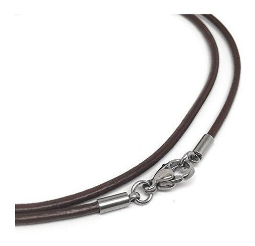 Collar de cuero marrón con hebillas de cierre