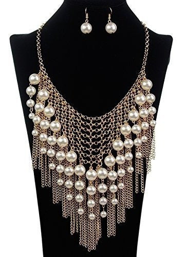 Collar de perlas simuladas con borla