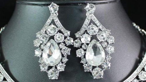 Elegante babero de cristal austriaco con diamantes