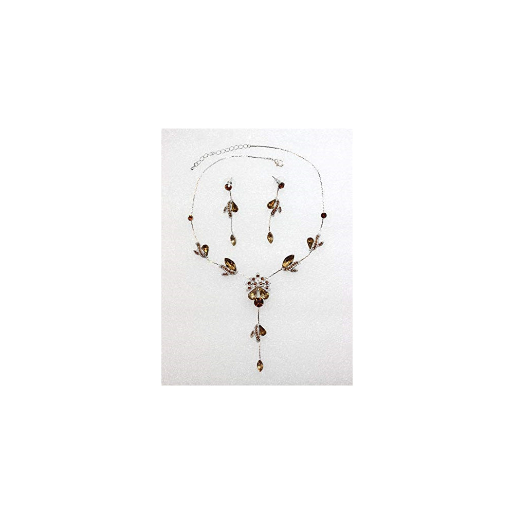 Aretes y de collar con diseño de flores y cristales