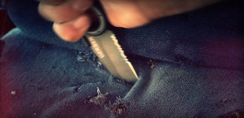 Cuchillo táctico filo dentado