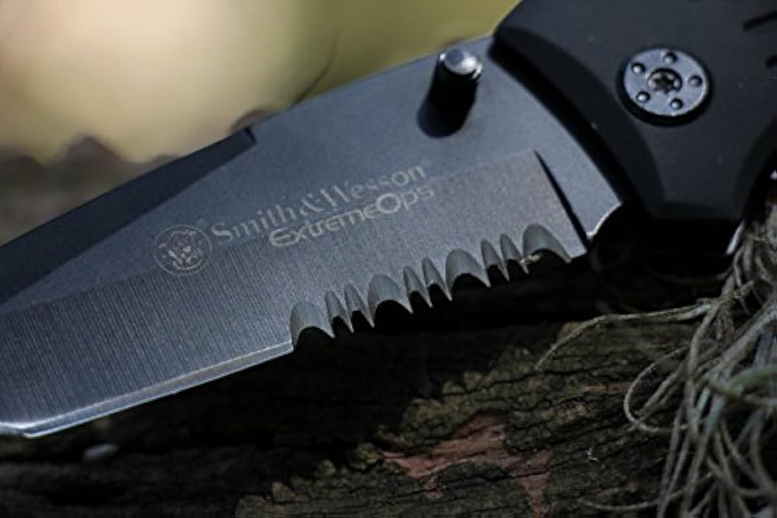 Cuchillo plegable, con traba, parcialmente aserrado
