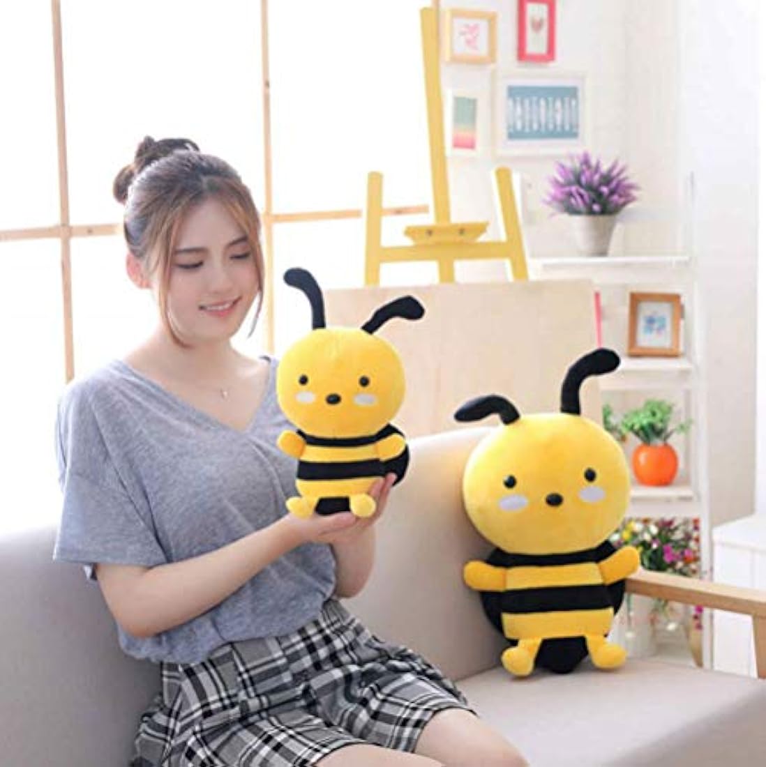 Lindo conejo de peluche con forma de abeja
