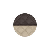Funda acolchada reversible para sofá con correas elásticas.