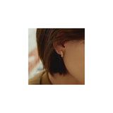 Aretes de presión pequeños chapados en oro de 14 quilates