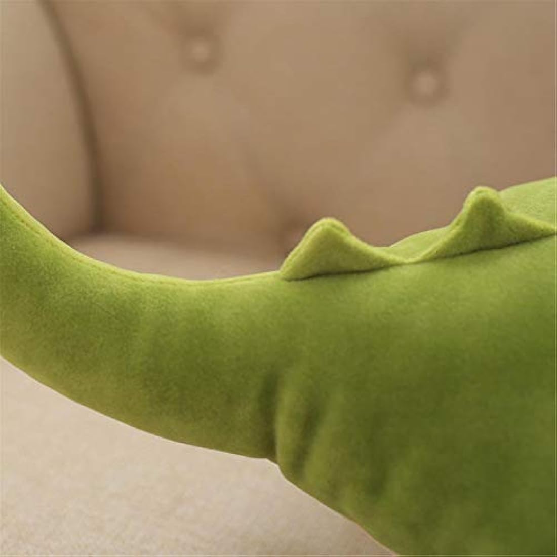 Peluche con diseño de cocodrilo