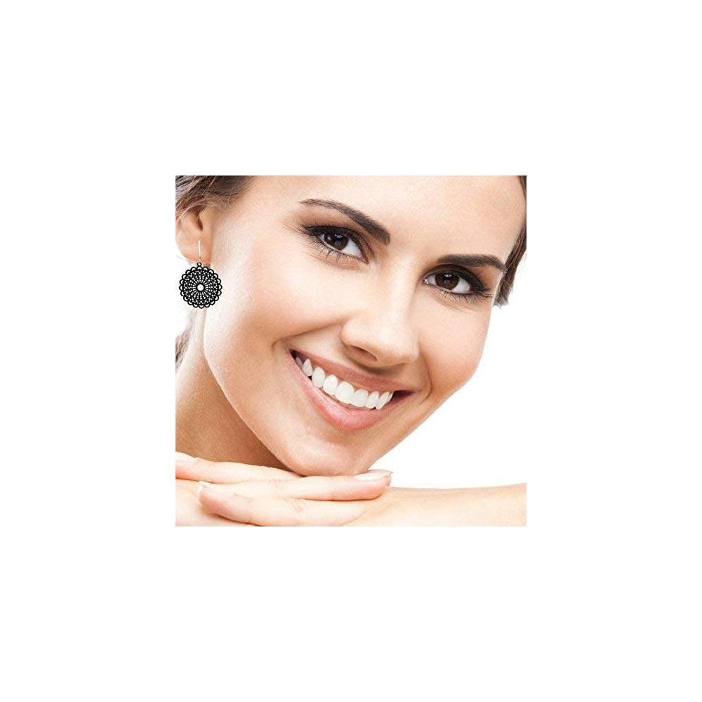 Aretes colgantes de madera y forma de flores para mujeres