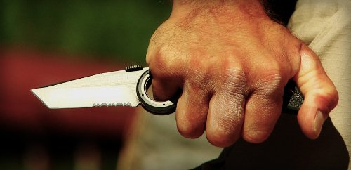 Cuchillo táctico filo dentado