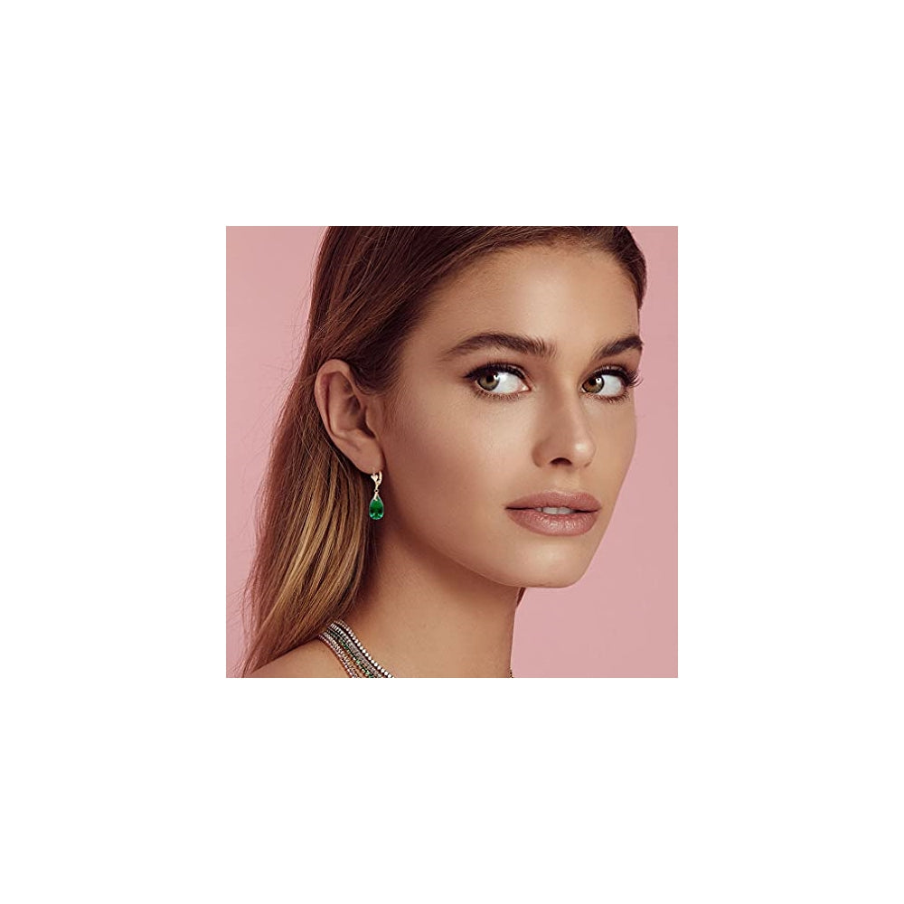 Aretes con dijes chapados en oro con forma de lágrima