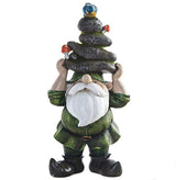 Estatuilla de gnomo con piedras