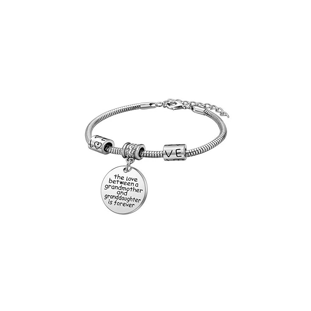 Pulseras y tobilleras con la frase “Love between”