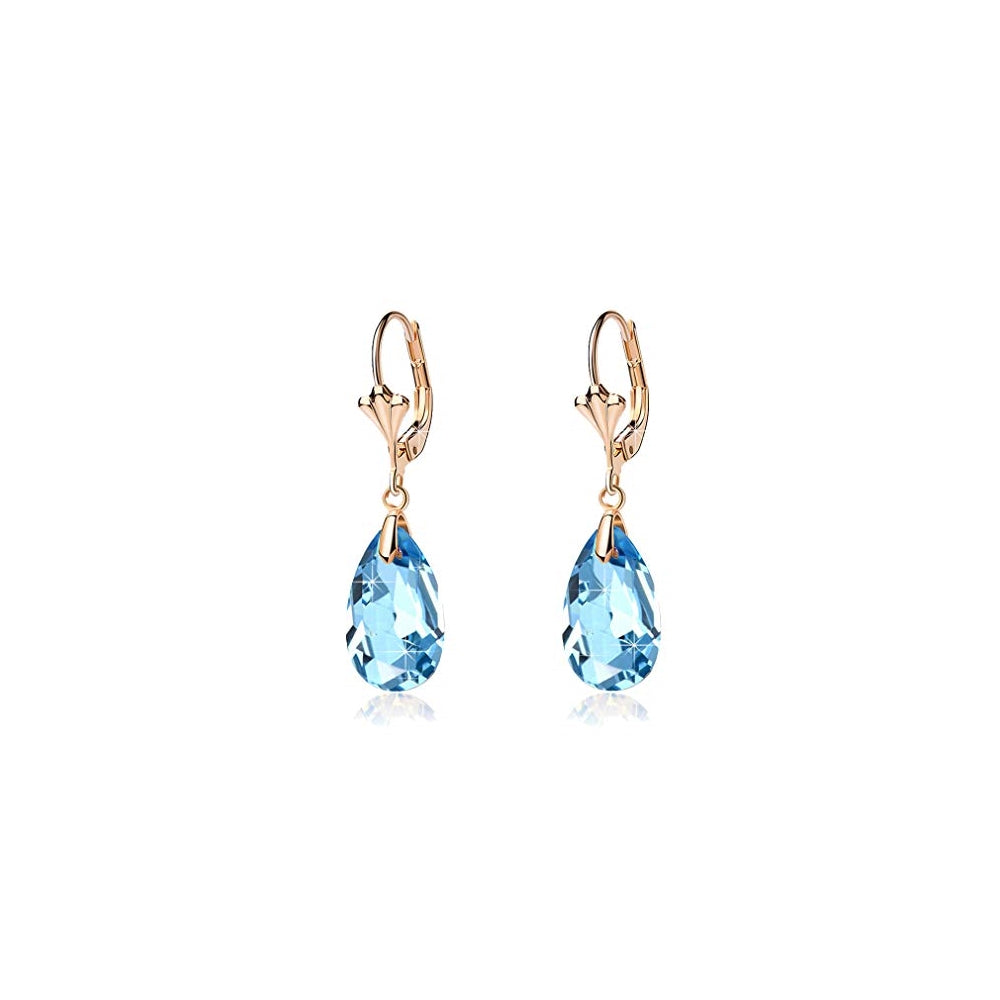 Aretes chapados en oro con dijes con forma de lágrima