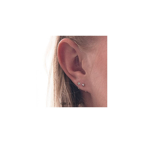Aretes de aro de plata con forma de bola