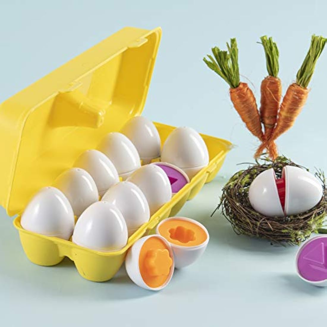 Huevos de Pascua con soporte para huevos amarillos