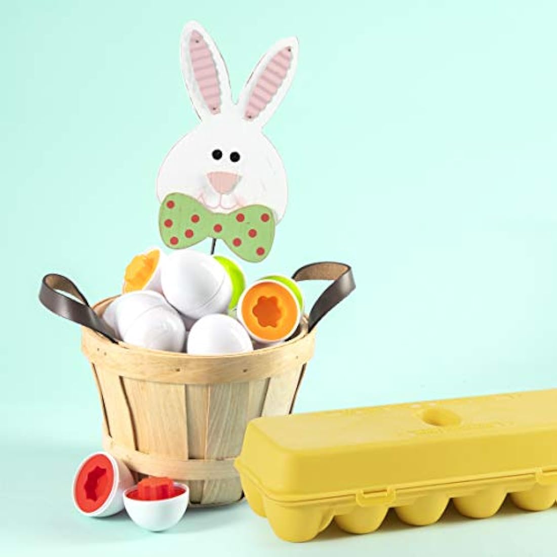Huevos de Pascua con soporte para huevos amarillos