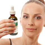 Aceite de árbol de té para enrojecimiento y golpes.