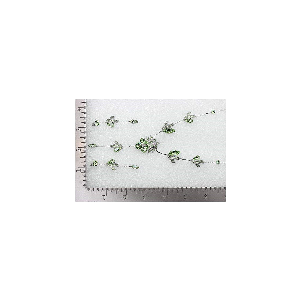 Aretes y collar con diseño de flores y cristales de estrás