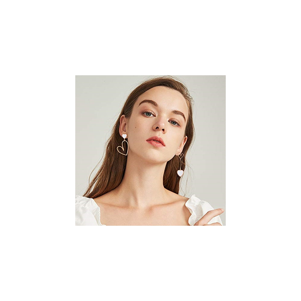 Aretes colgantes  con forma de corazón chapados en oro