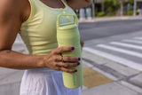Botella de agua IceFlow™ con tapa y asa