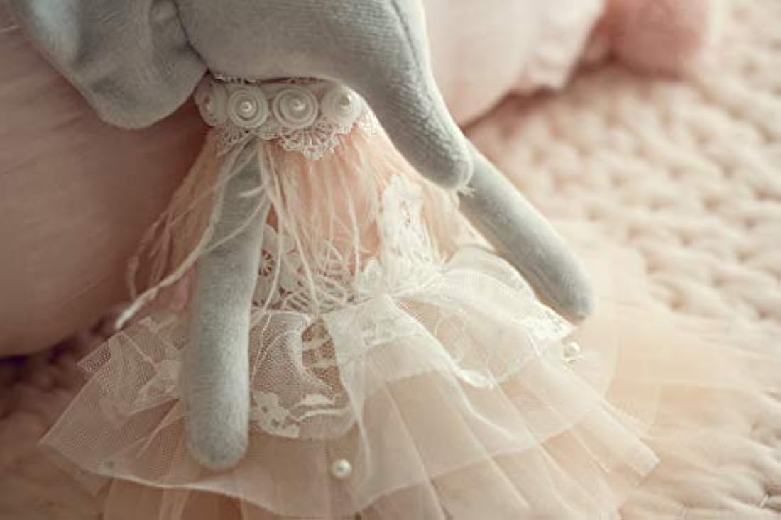 elefante de peluche con delicado tutú Inspired by Jewel