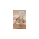 Aretes colgantes grandes de piel suave con flecos