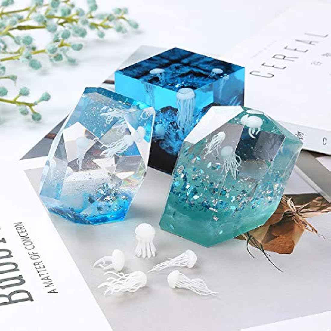 iSuperb - 18 moldes de resina epoxi para rellenar minicamelipes, caballitos de mar, peces de búfalo, para hacer joyas, manualidades, color blanco