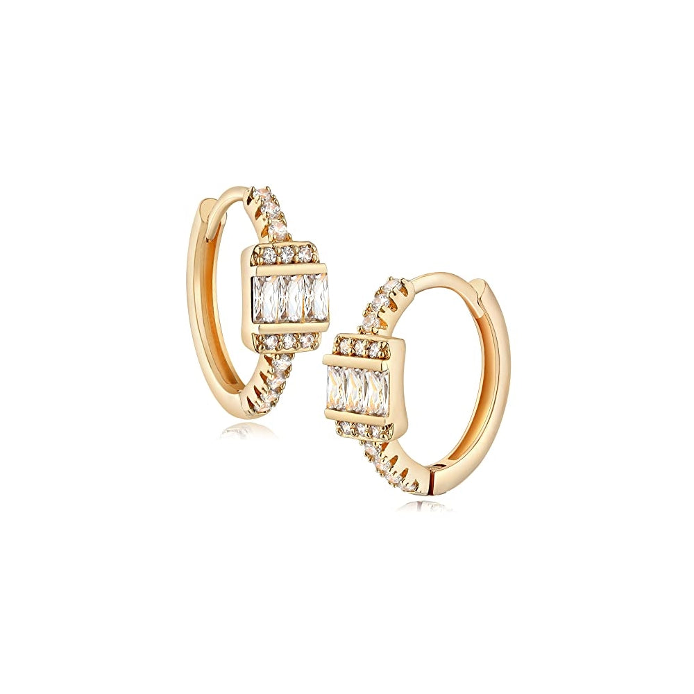 Aretes pequeños livianos y simples en forma de argolla