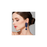 Aretes colgantes con dije con flores de cristal