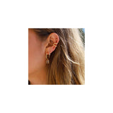 Aretes brillantes de oro con diseño de hélice