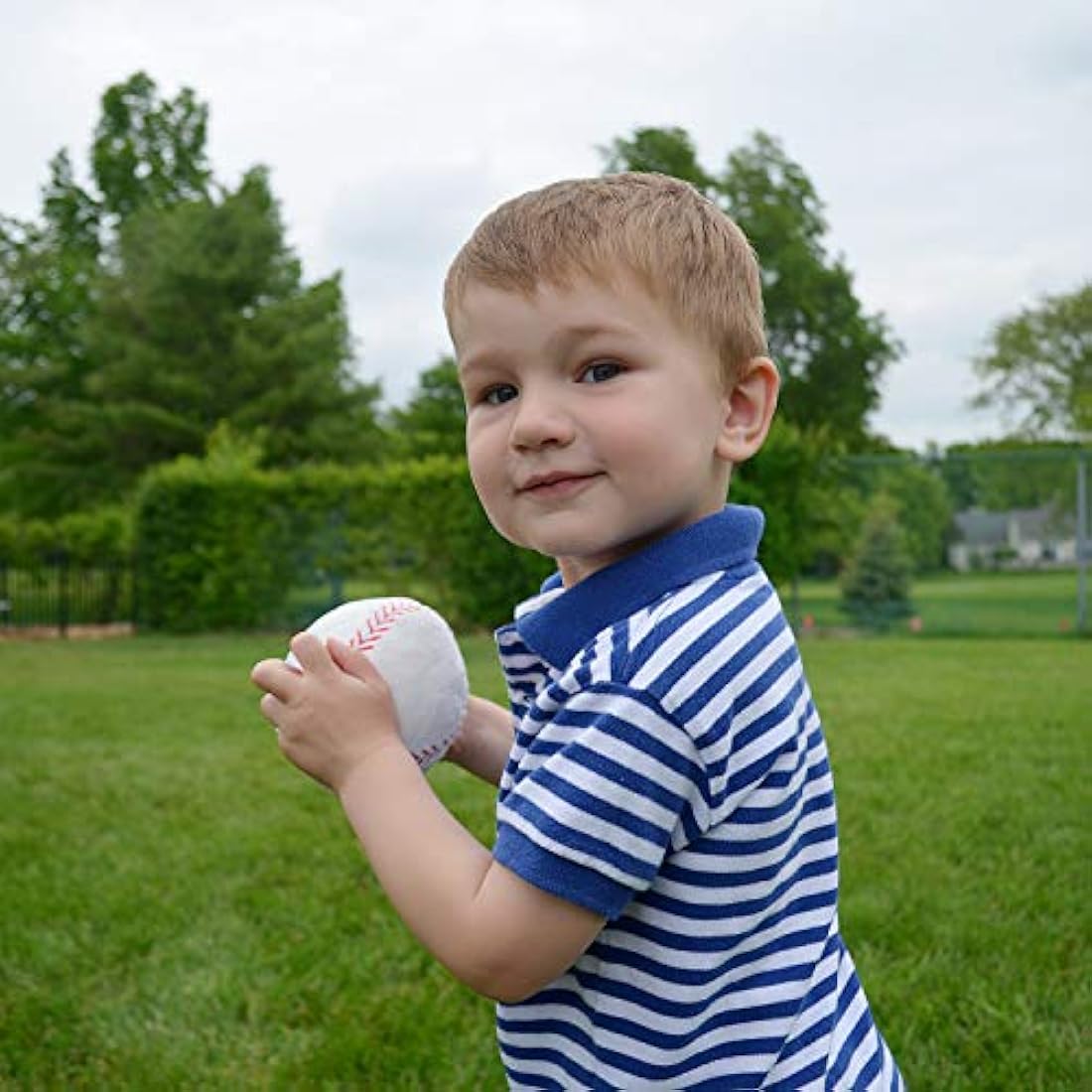 Peluche con diseño de pelota de béisbol, color blanco