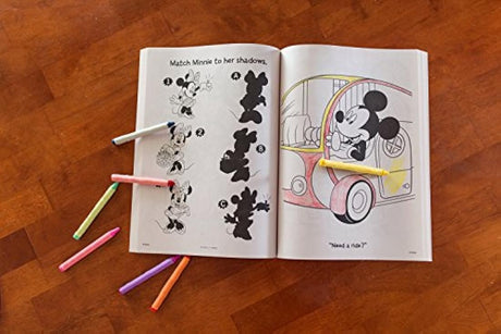 400 páginas de colorida diversión de Disney Mickey Mouse.