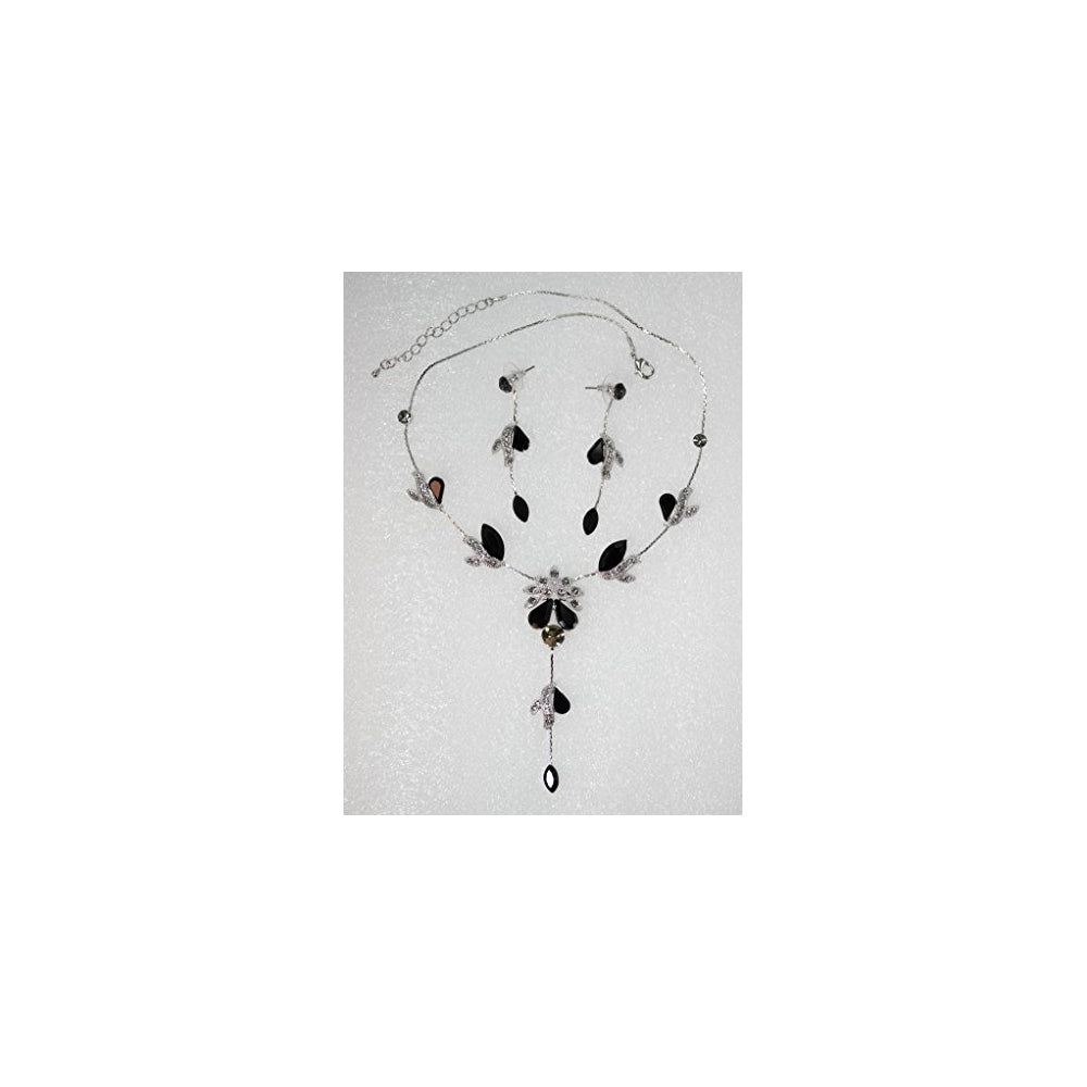 Aretes y Juego de collar  con diseño de flores y cristales