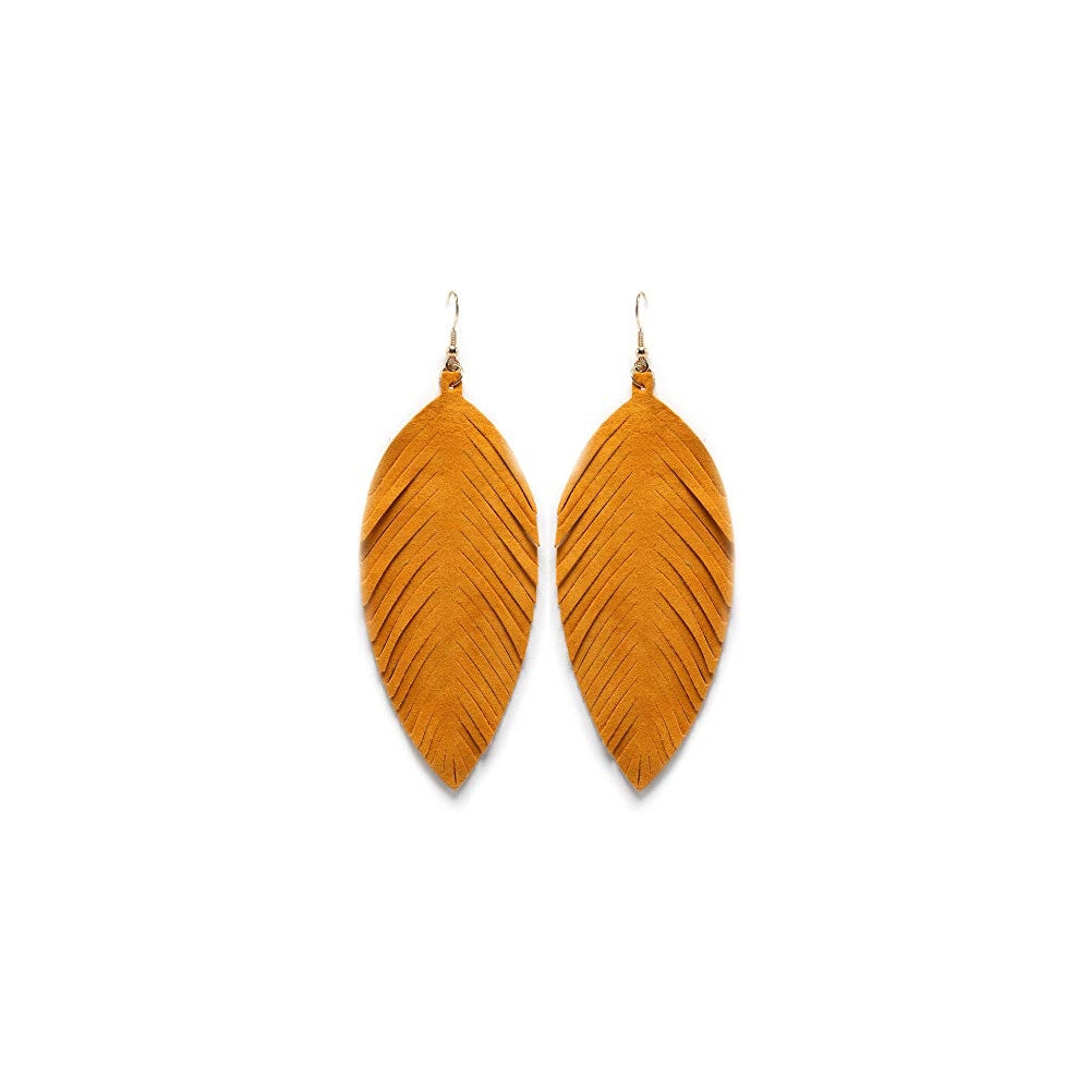 Aretes colgantes grandes de piel suave con flecos livianos
