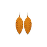 Aretes colgantes grandes de piel suave con flecos livianos