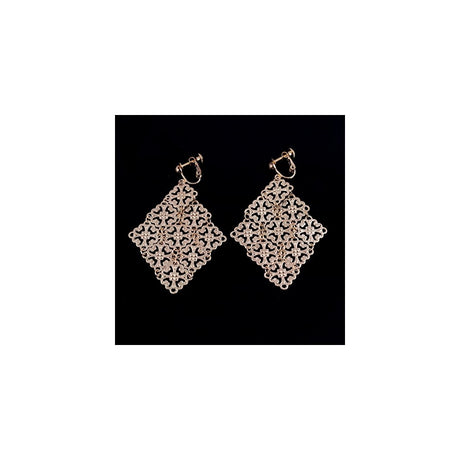 Aretes colgantes hechos a mano de color dorado