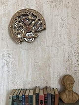 Reloj de pared de engranajes móviles hecho a mano