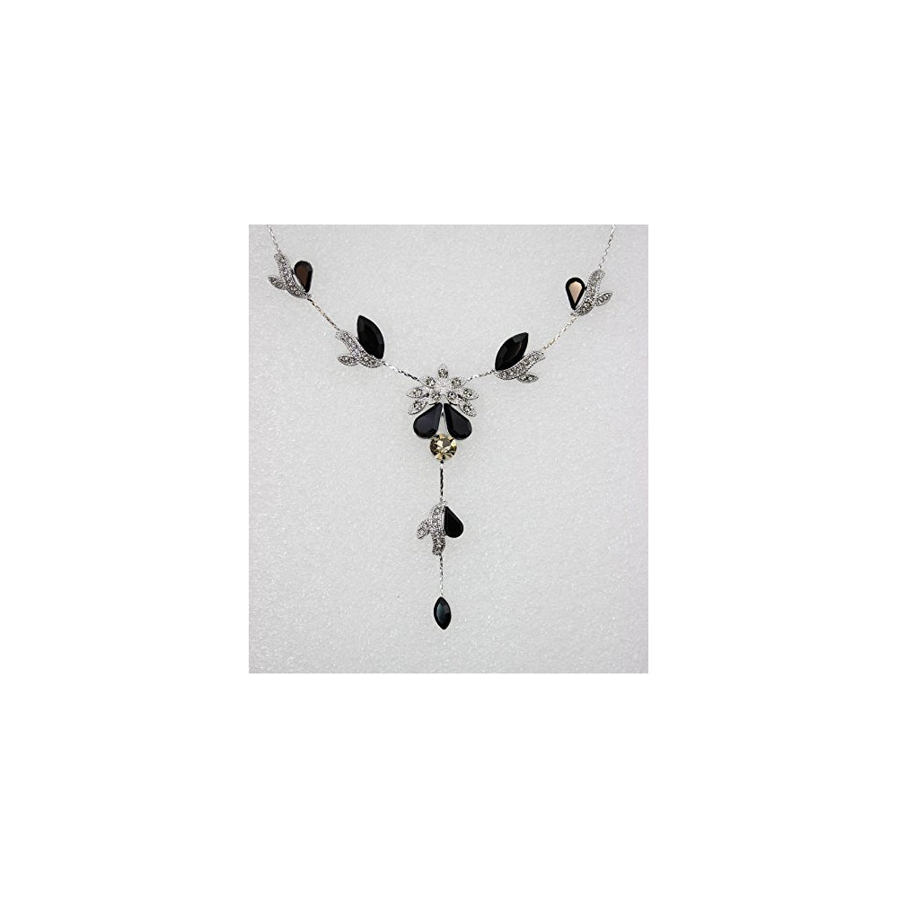 Aretes y Juego de collar  con diseño de flores y cristales