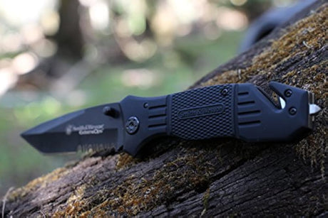 Cuchillo plegable, con traba, parcialmente aserrado