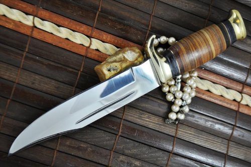 Cuchillo Bowie de caza hecho a mano de acero