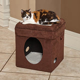 casa de gato marrón y piel de oveja sintética