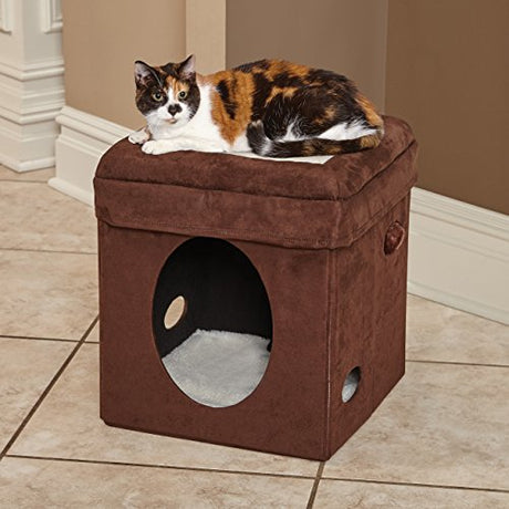casa de gato marrón y piel de oveja sintética