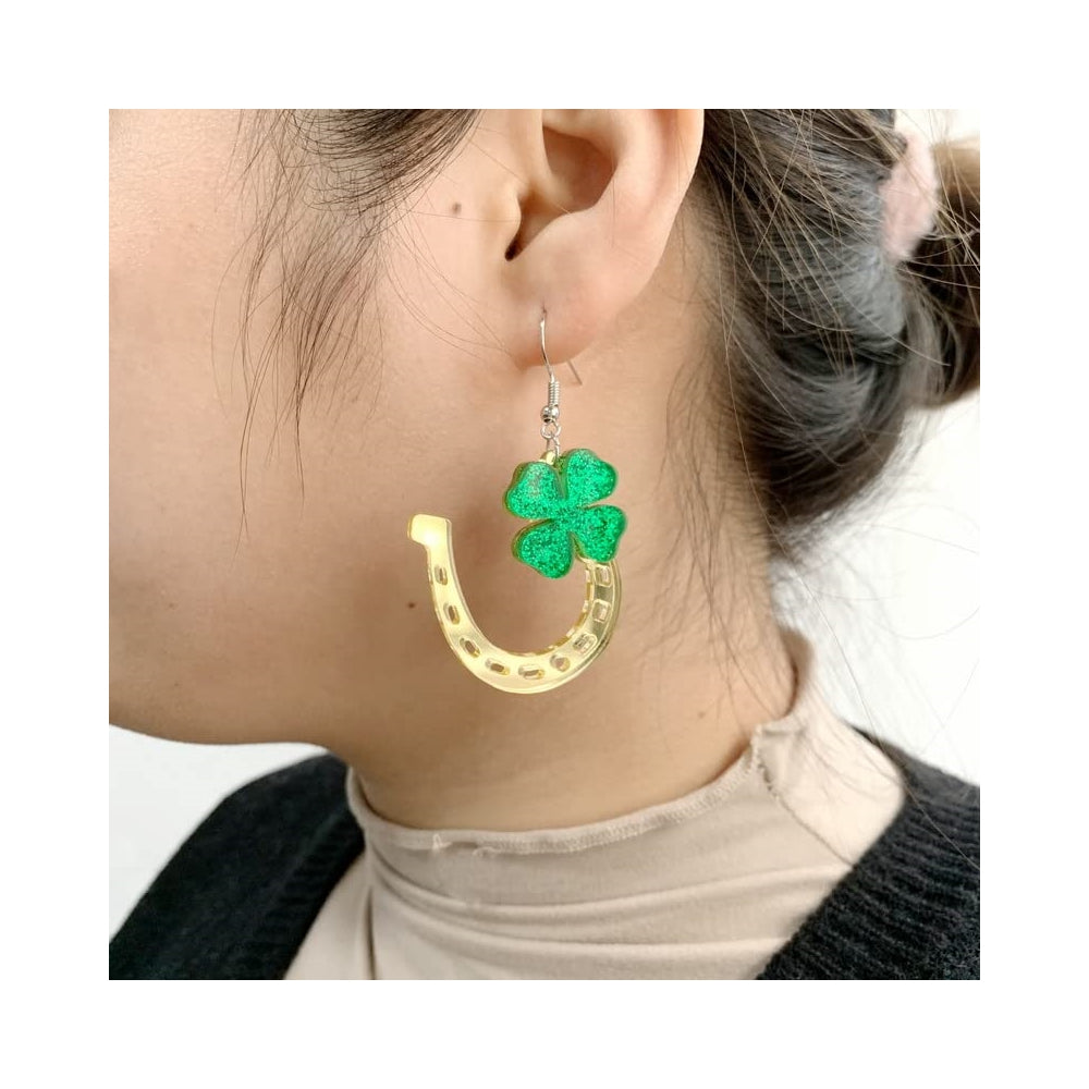 Aretes de acrílico de trébol verde de la suerte para mujeres