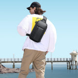 Morral impermeable ligero para hombre de color negro