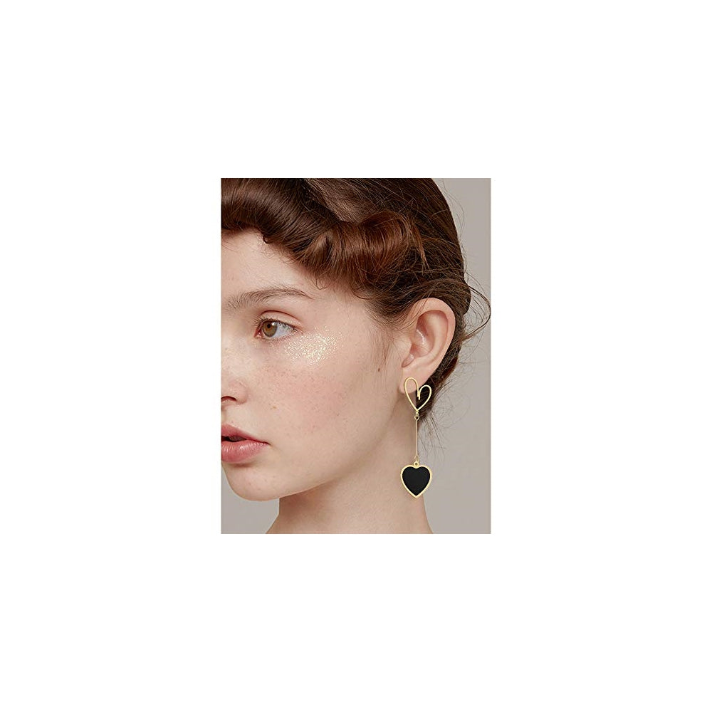 Aretes colgantes chapados en oro con forma de corazón