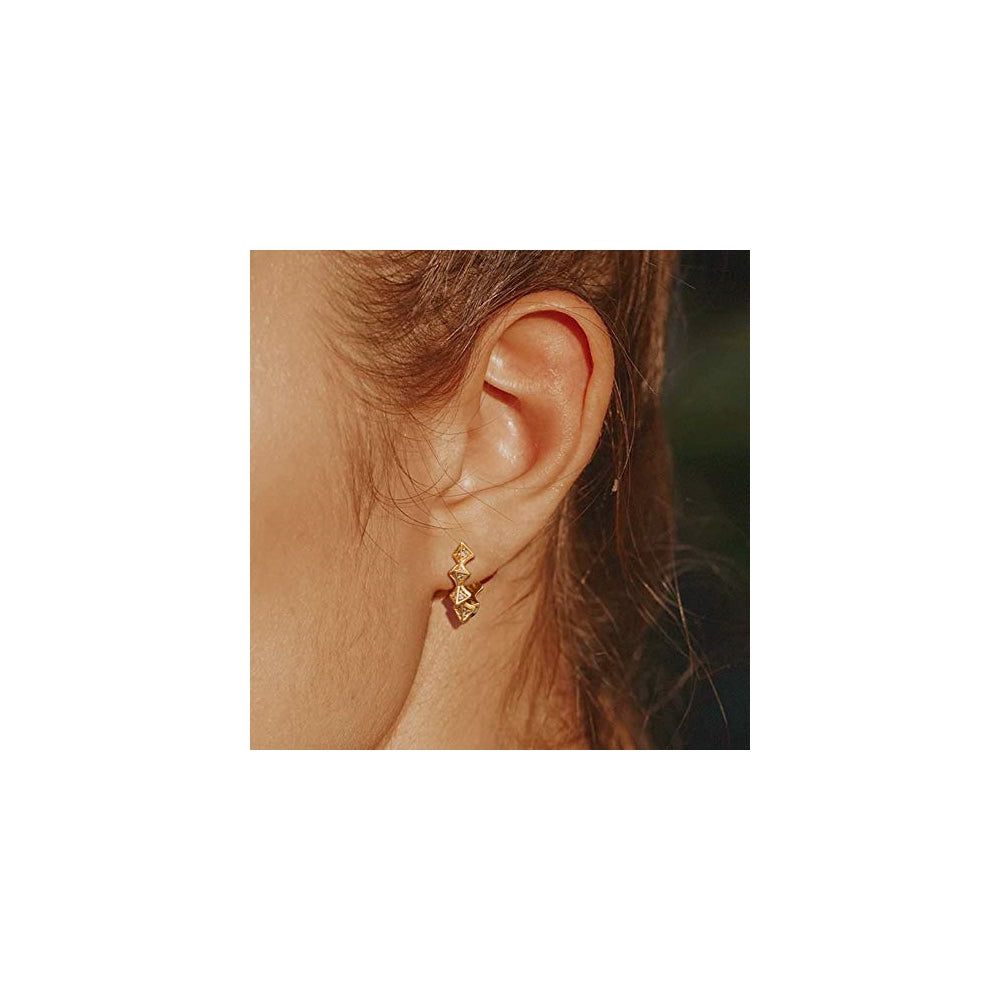 Aretes de presión  en forma de argolla chapados en oro