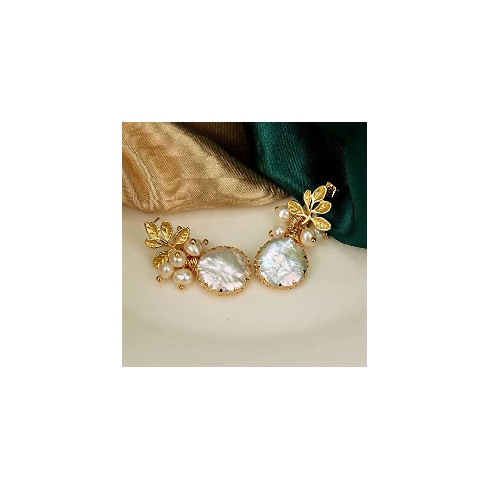 Aretes colgantes de oro de 18 quilates con perlas grandes