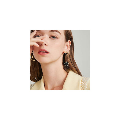 Aretes colgantes chapados en oro con forma de corazón