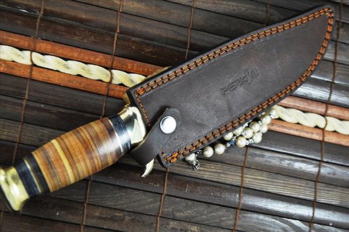 Cuchillo Bowie de caza hecho a mano de acero