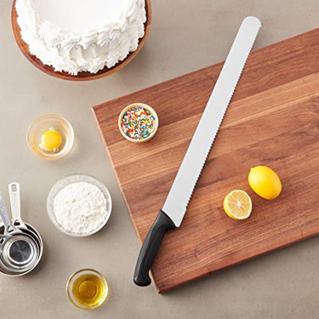 Cortador de tartas con borde ondulado Mercer Culinary